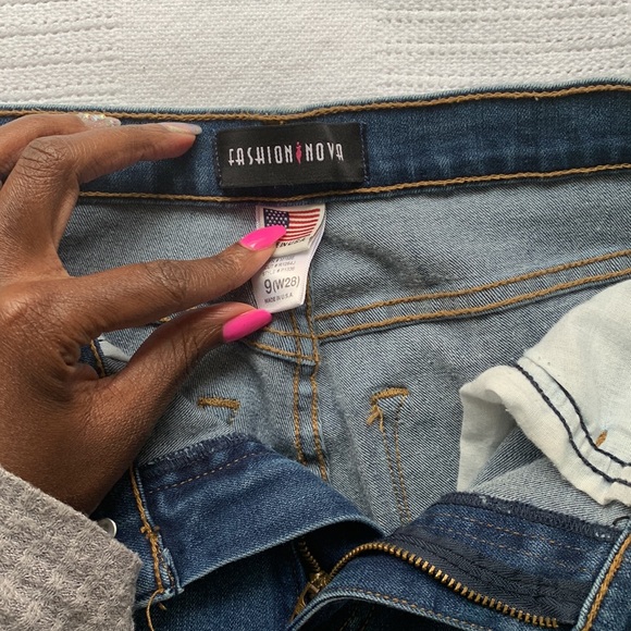 Fashion Nova Distressed Size 9 Skinny Jeans - Picture 3 of 3